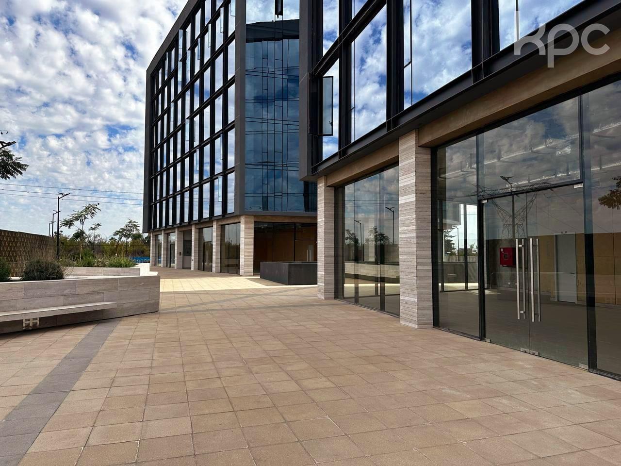 Local Comercial en Arriendo - Parque Empresarial